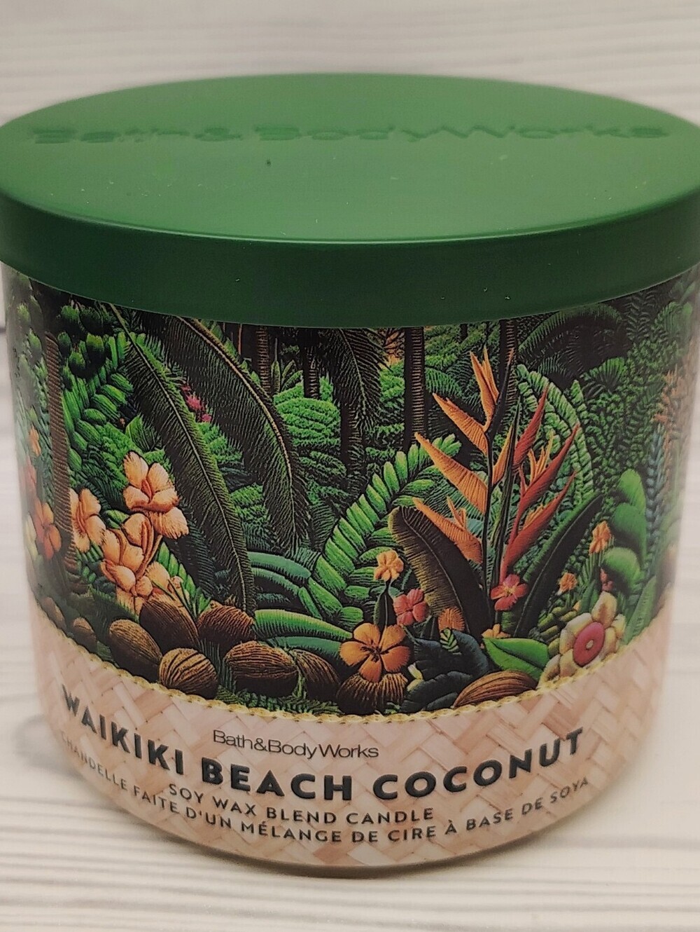 Bath & Body Works Waikiki Beach Coconut Soy Wax Candle - Green New!